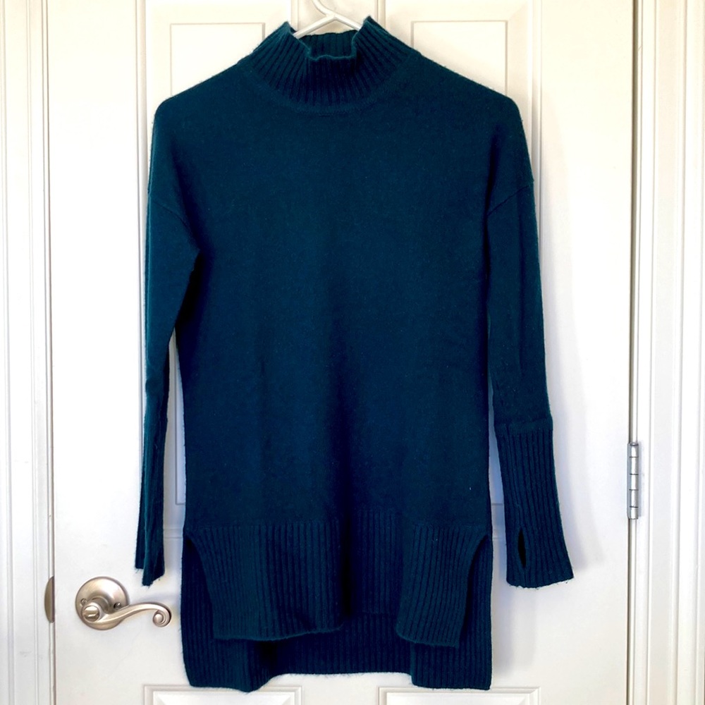 Deep emerald 2-ply cashmere mock turtleneck sweater. Size XS